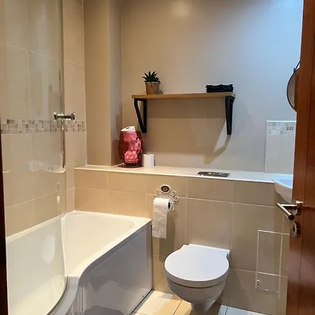 Penthouse Apartment - Town Centre, Sea Views, Secure Parking Portrush Exterior photo