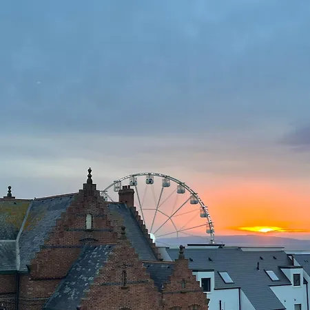 Penthouse Apartment - Town Centre, Sea Views, Secure Parking Portrush Exterior photo