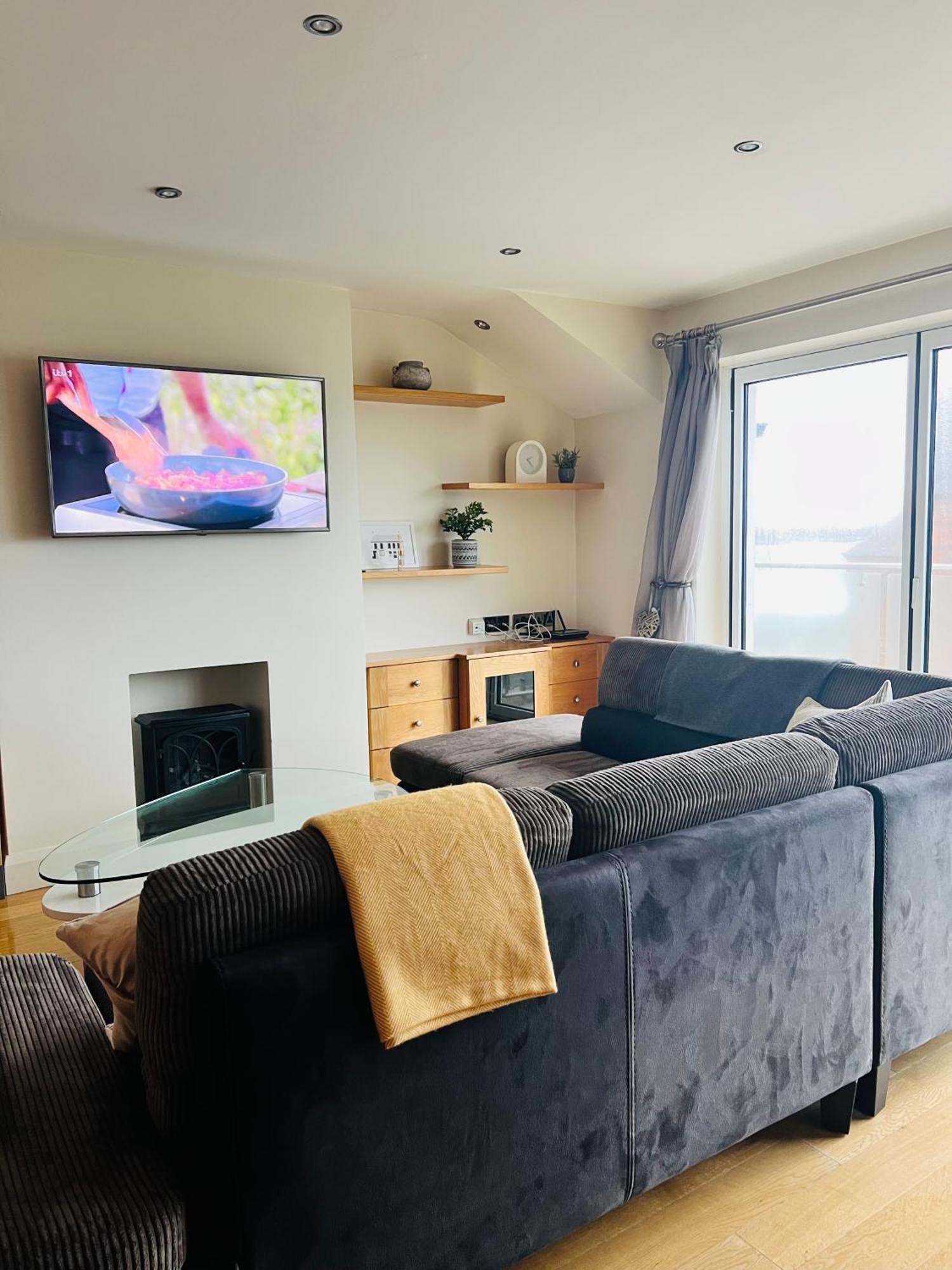 Penthouse - Town Centre, Sea Views, Secure Parking * Portrush