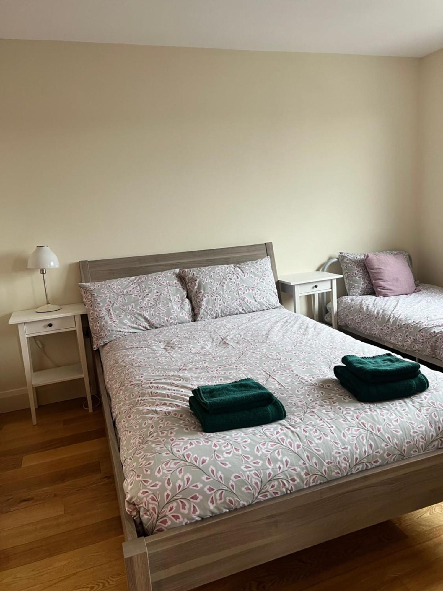 Penthouse - Town Centre, Sea Views, Secure Parking
