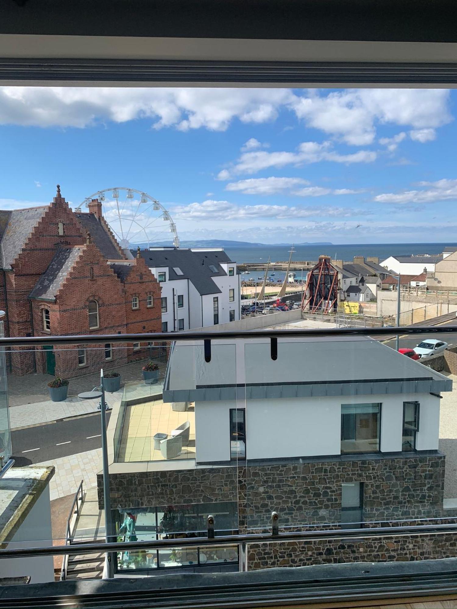 Penthouse - Town Centre, Sea Views, Secure Parking Apartment
