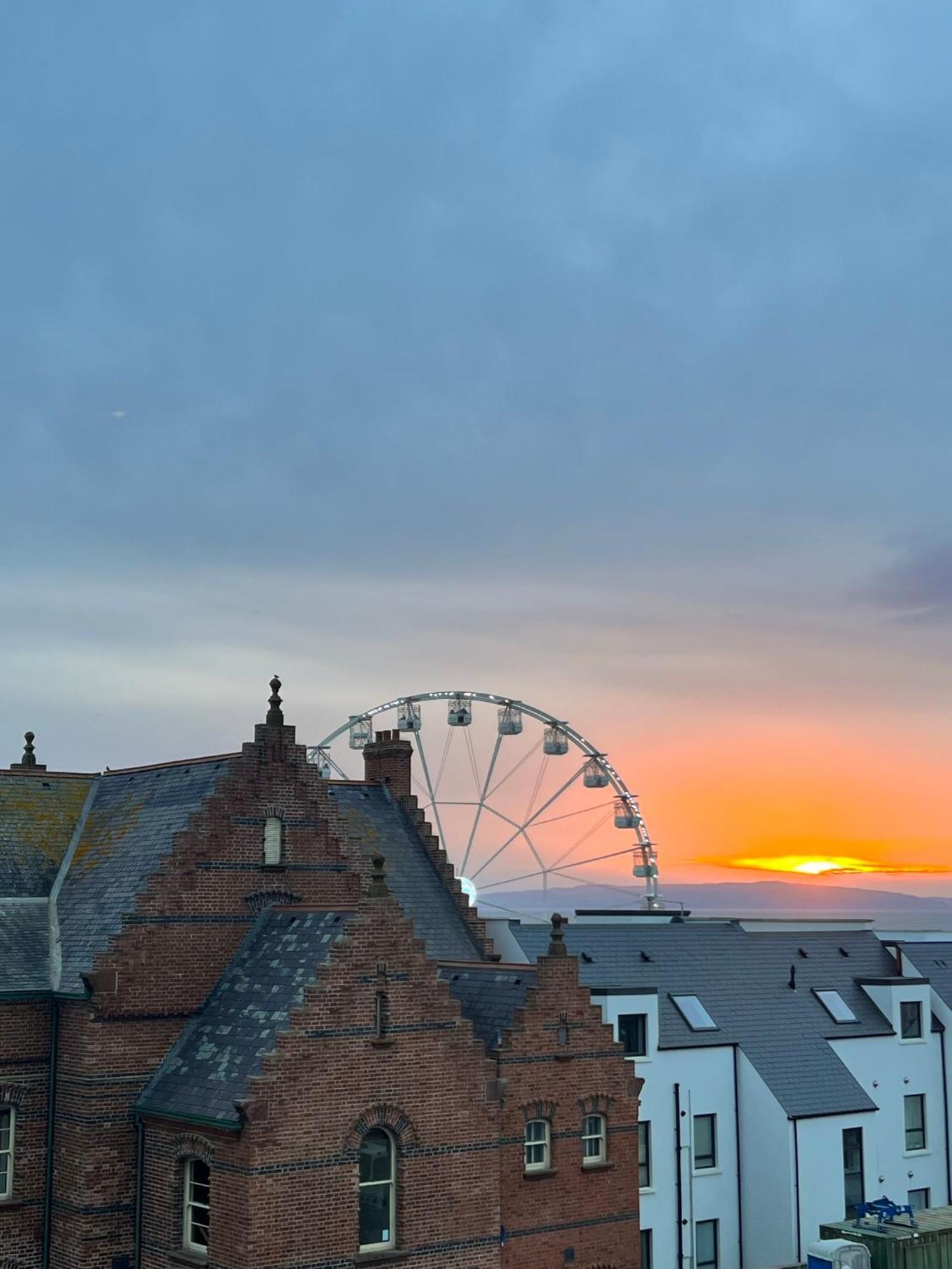 Penthouse - Town Centre, Sea Views, Secure Parking