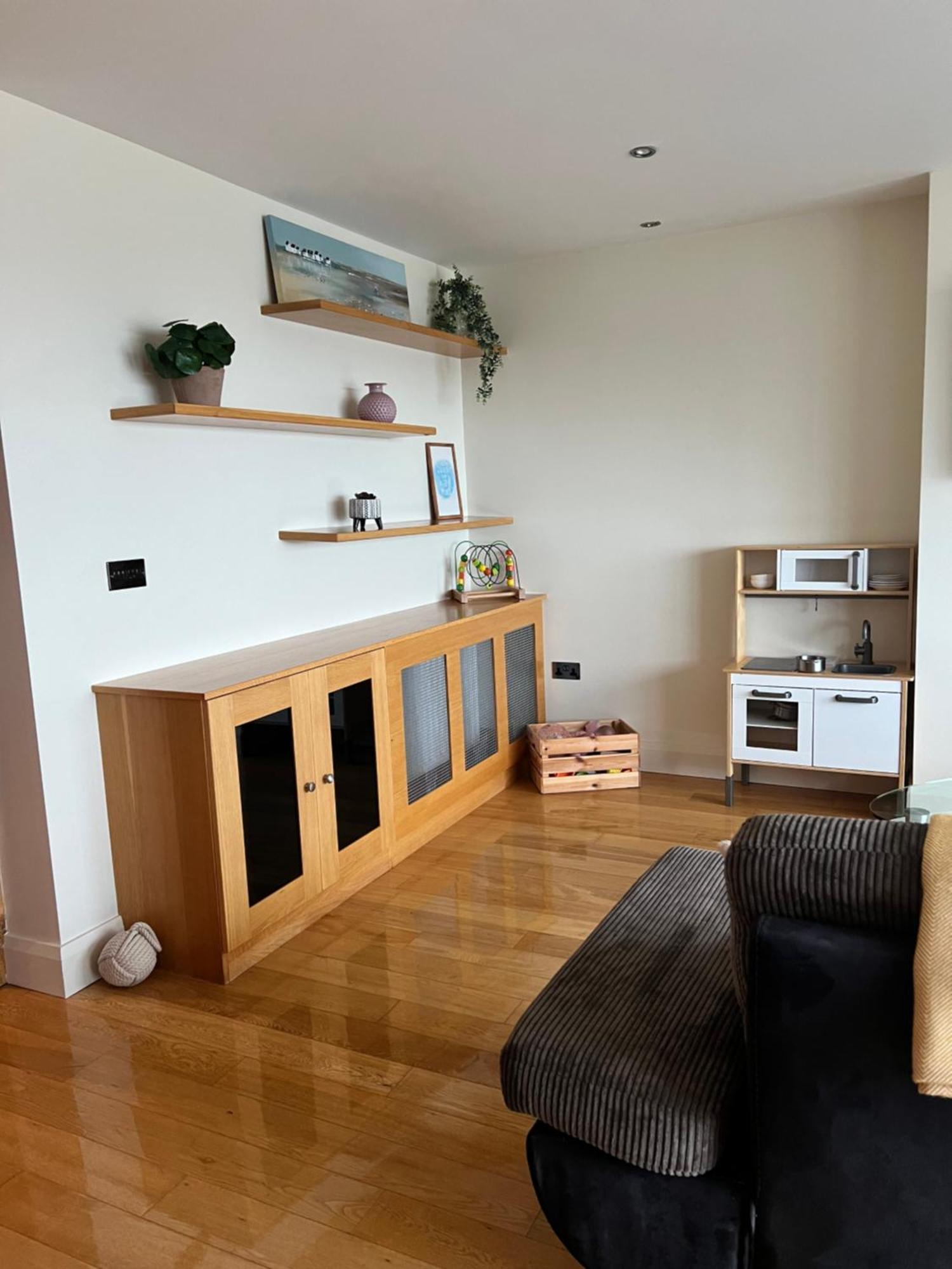 Penthouse - Town Centre, Sea Views, Secure Parking *