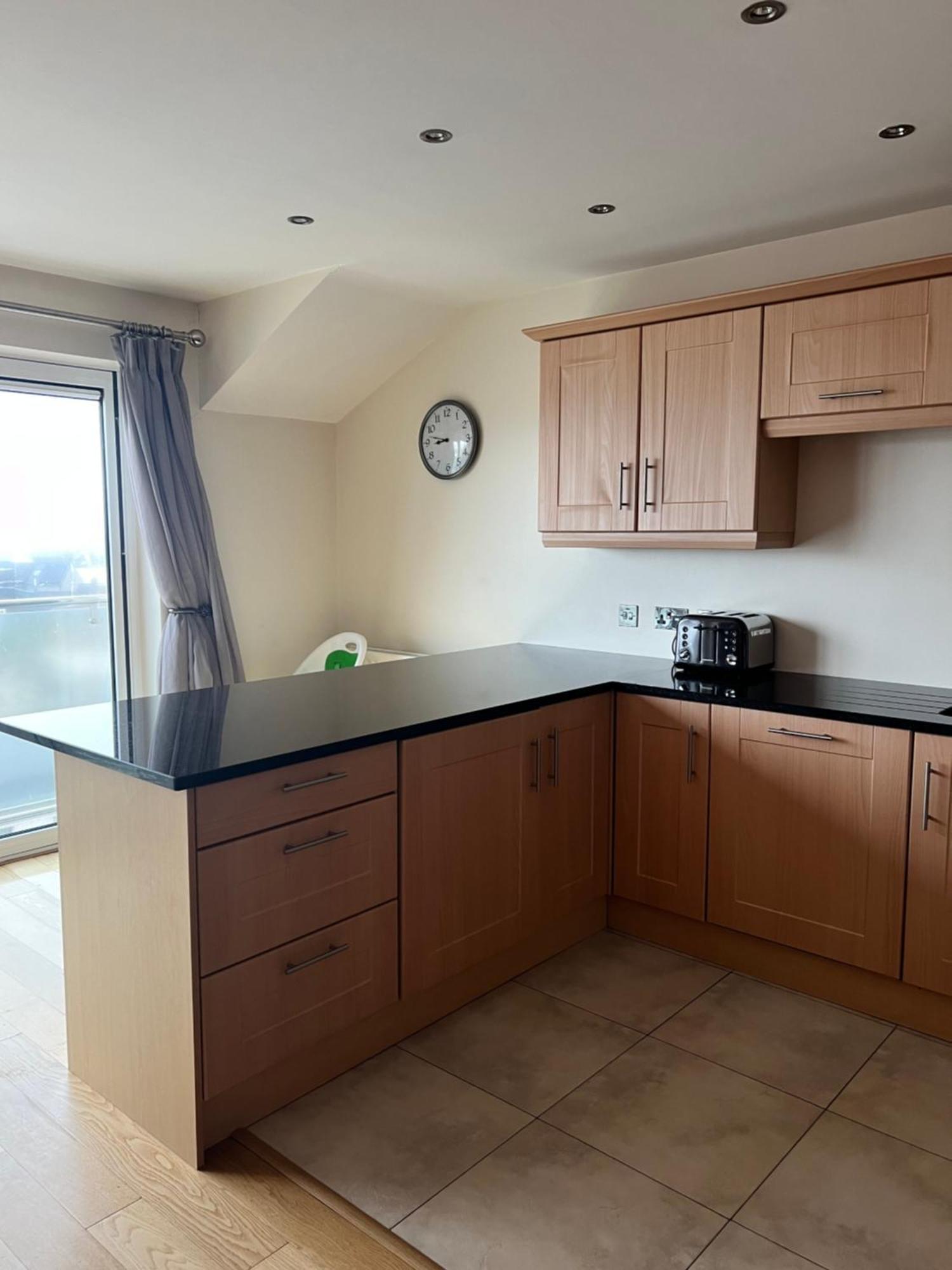 Penthouse - Town Centre, Sea Views, Secure Parking