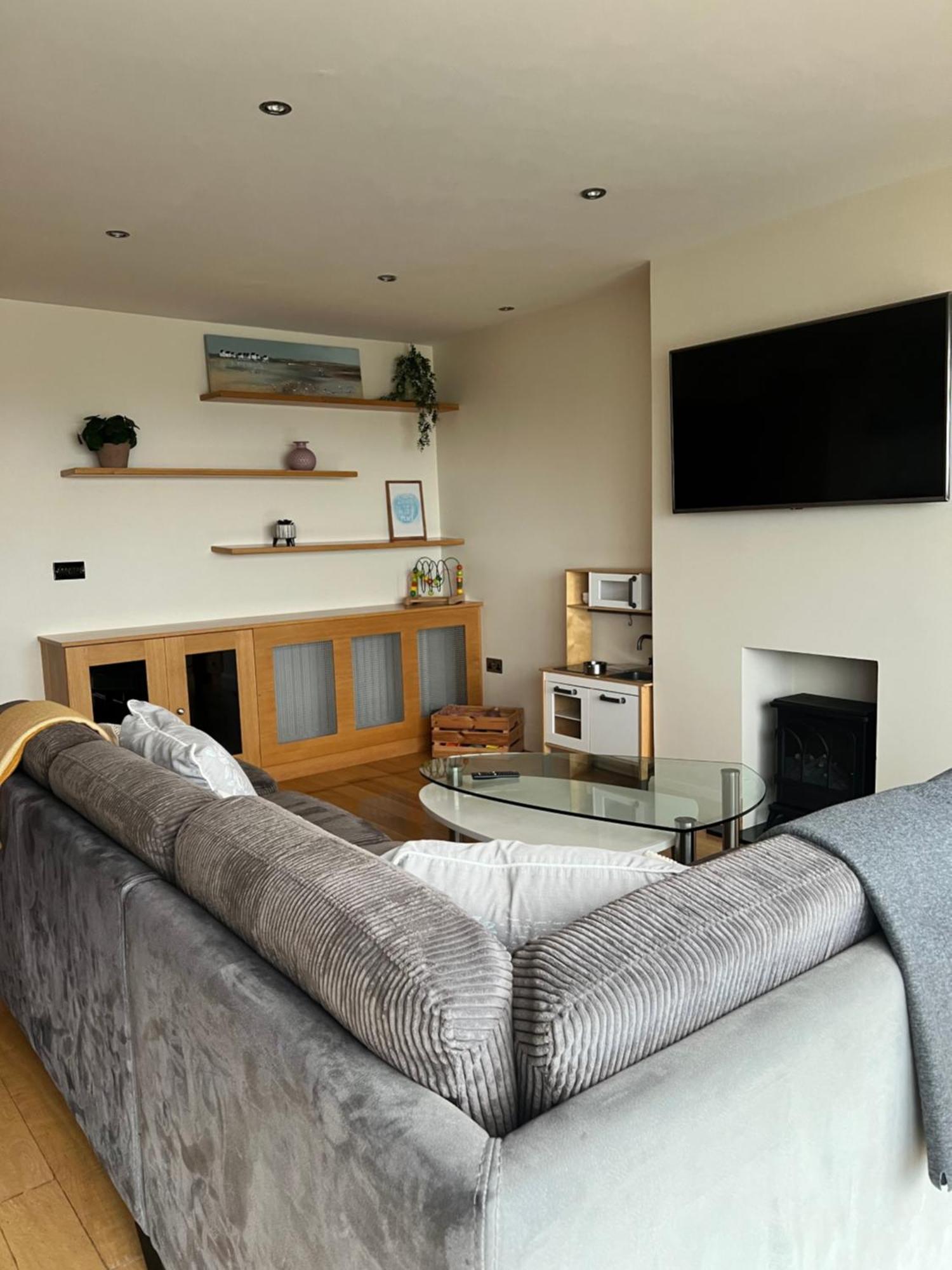 Apartment Penthouse - Town Centre, Sea Views, Secure Parking