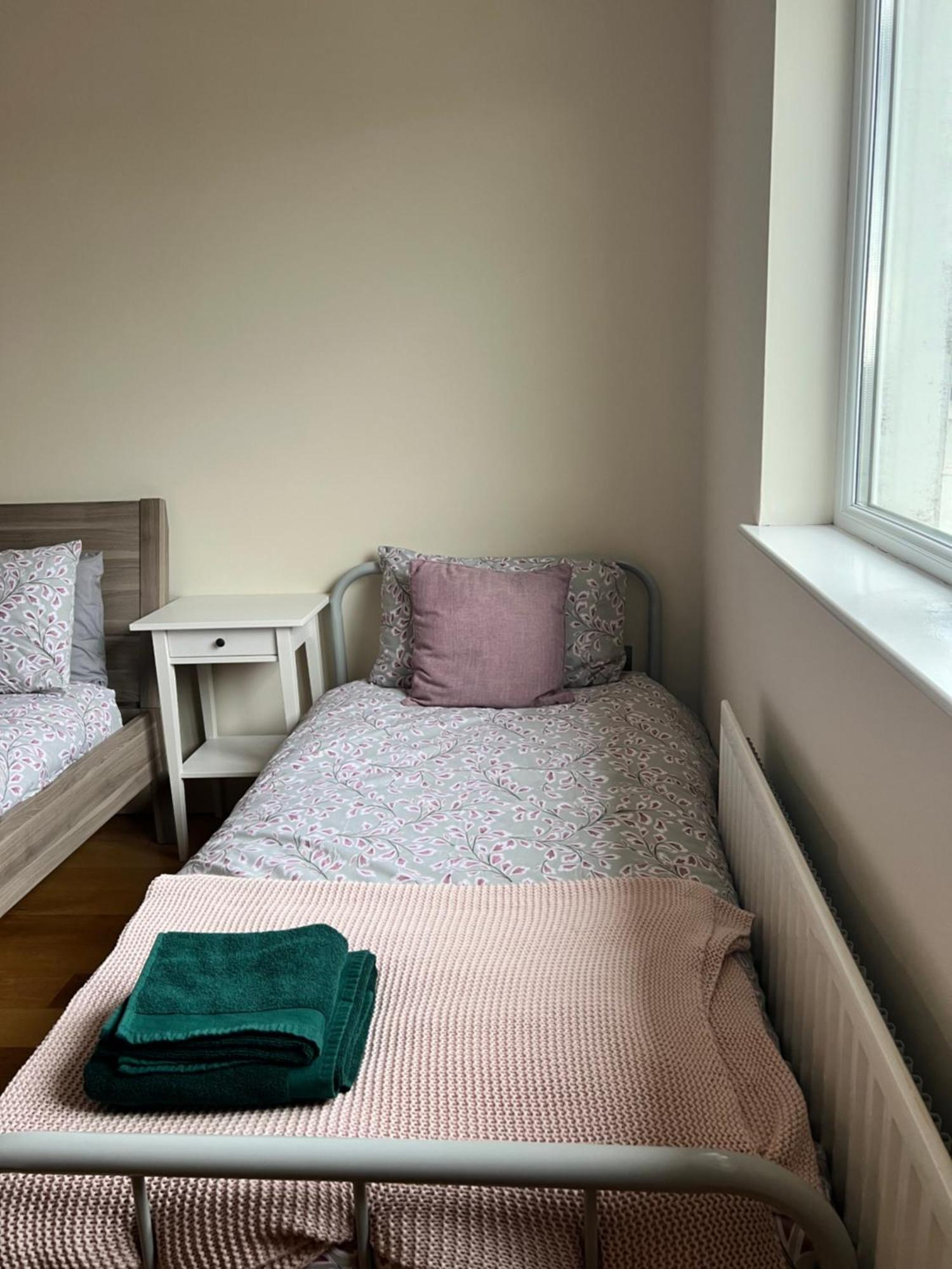 Apartment Penthouse - Town Centre, Sea Views, Secure Parking *