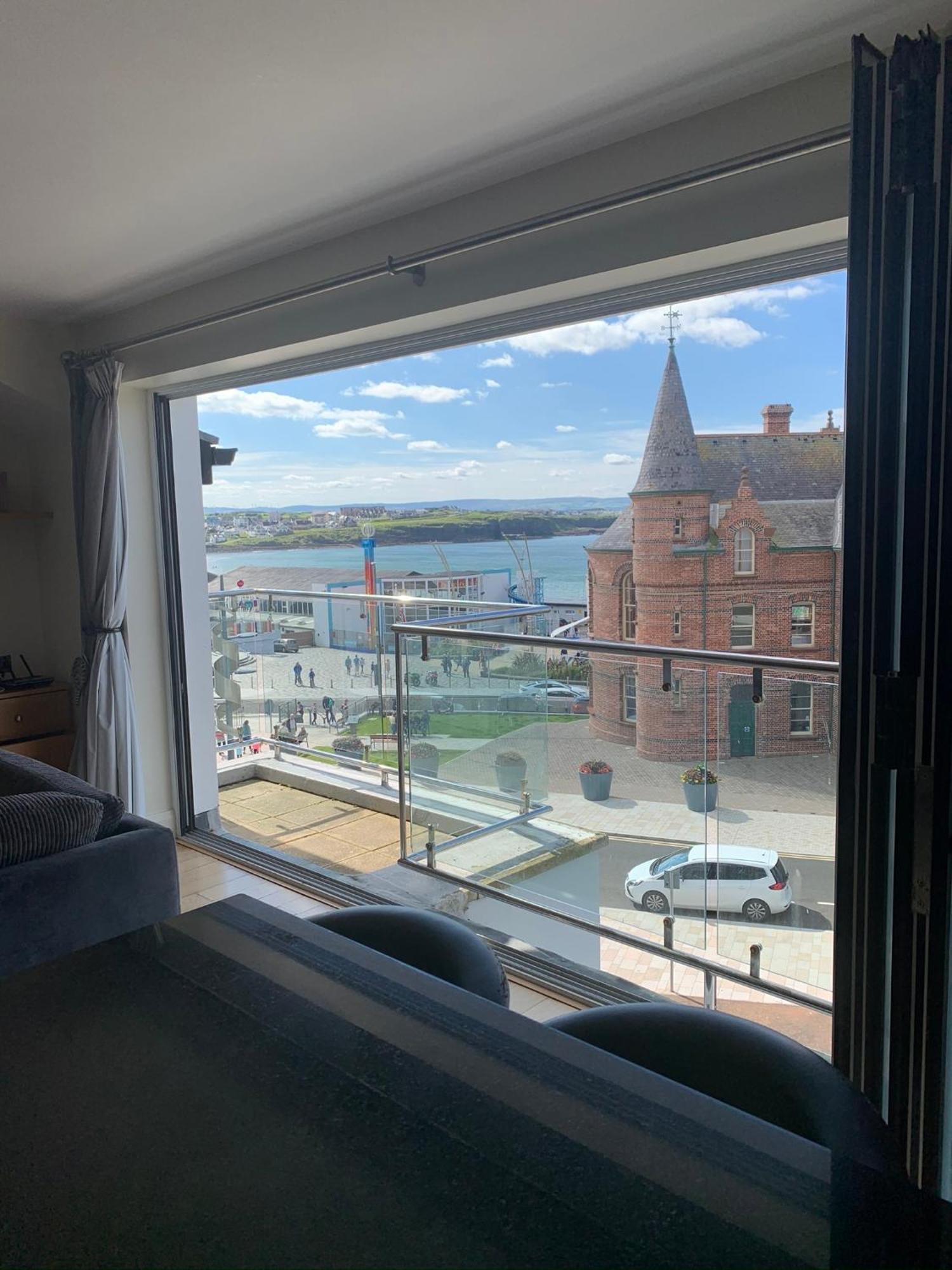 Apartment Penthouse - Town Centre, Sea Views, Secure Parking