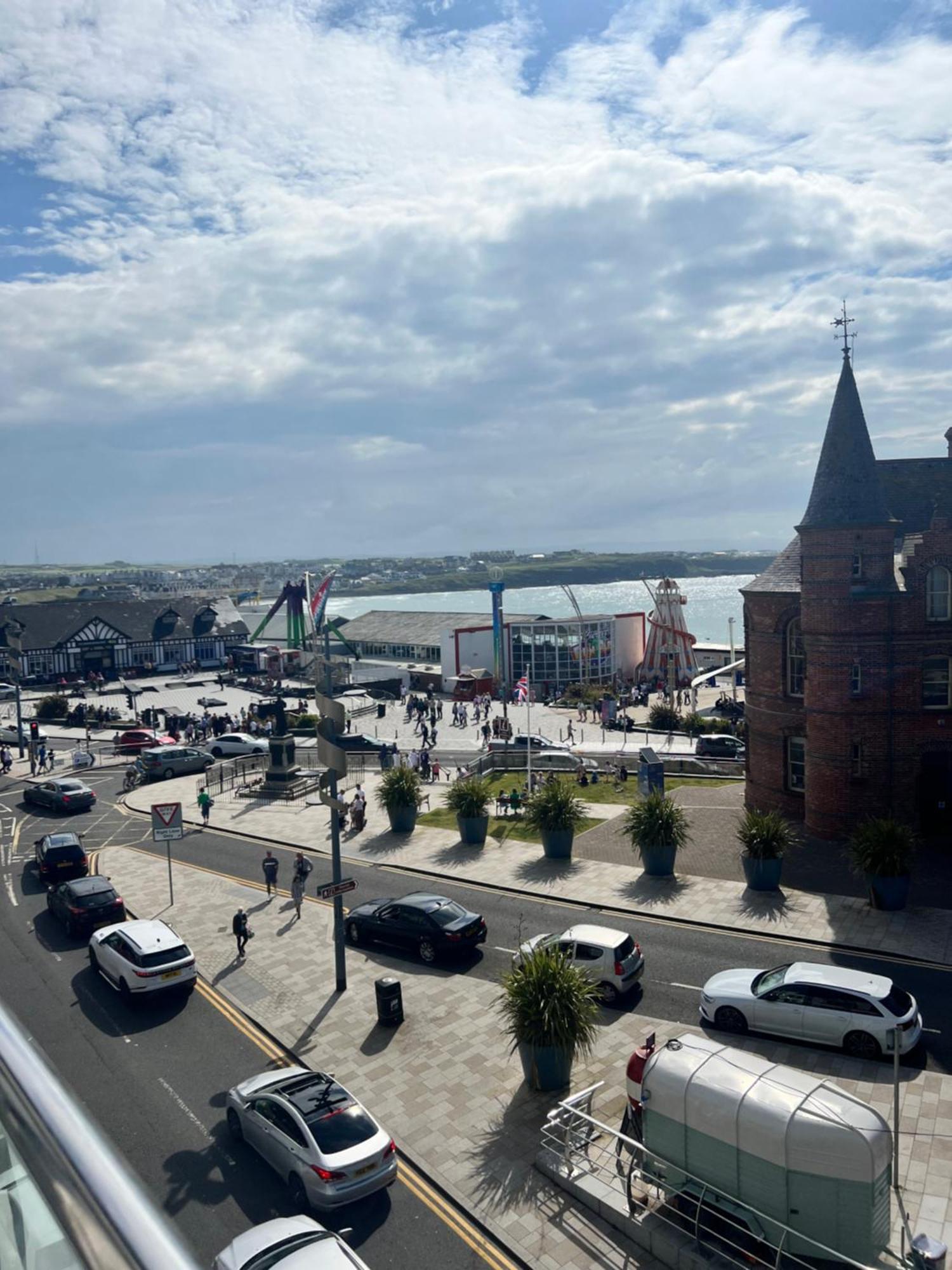 Apartment Penthouse - Town Centre, Sea Views, Secure Parking