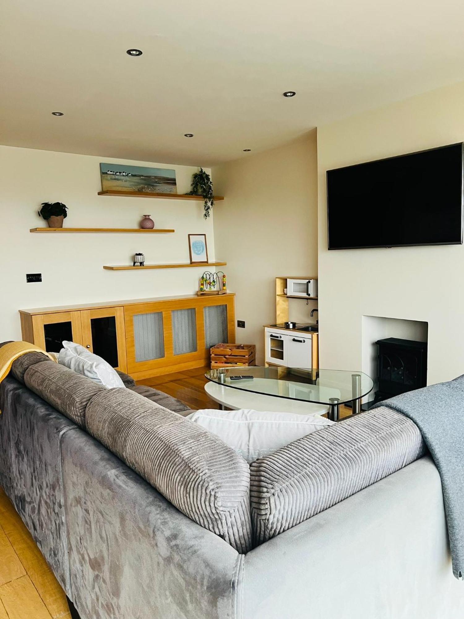 Apartment Penthouse - Town Centre, Sea Views, Secure Parking