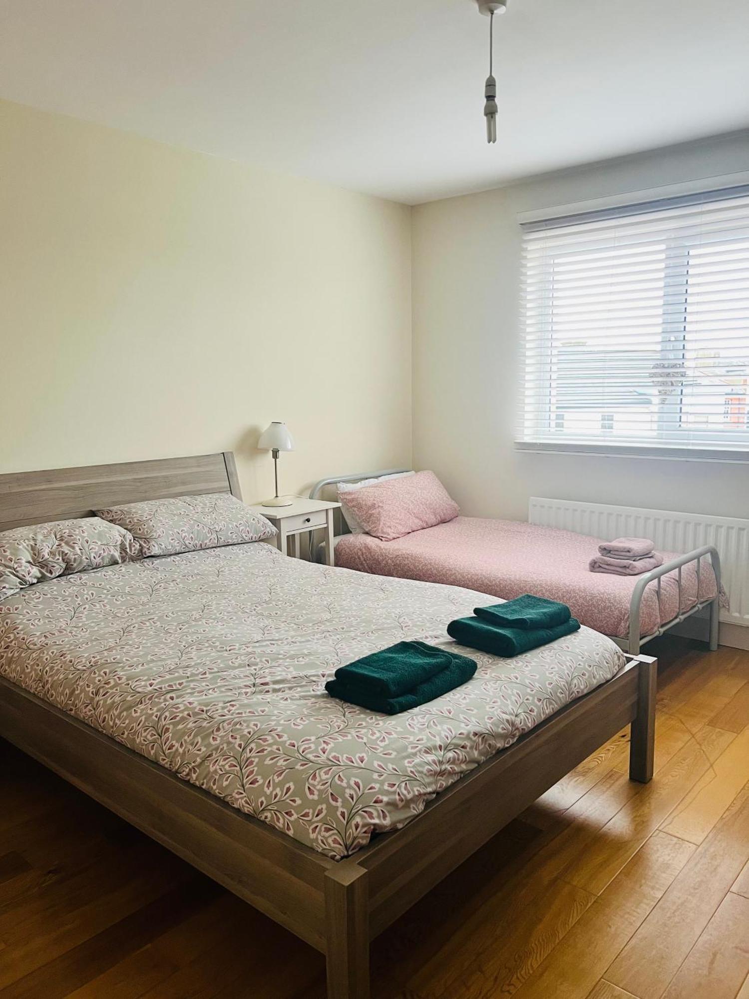 Penthouse - Town Centre, Sea Views, Secure Parking